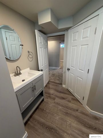 1511 S 61 Avenue, Omaha, NE 68106