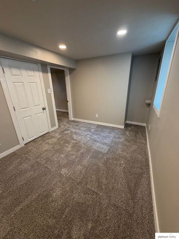 1511 S 61 Avenue, Omaha, NE 68106