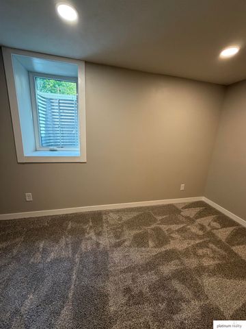 1511 S 61 Avenue, Omaha, NE 68106