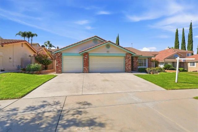790 Sugar Maple, Corona, CA 92881