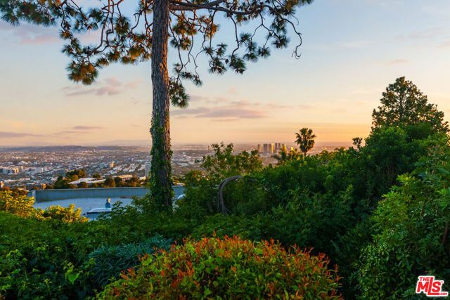 380 Trousdale Place, Beverly Hills, CA 90210