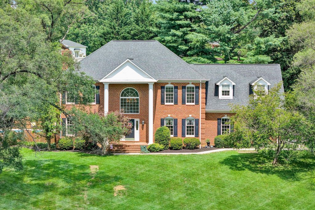 52 Hollymeade LN, Daleville, VA 24083
