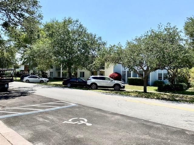 517 Menendez Ave -, Coral Gables, FL 33146