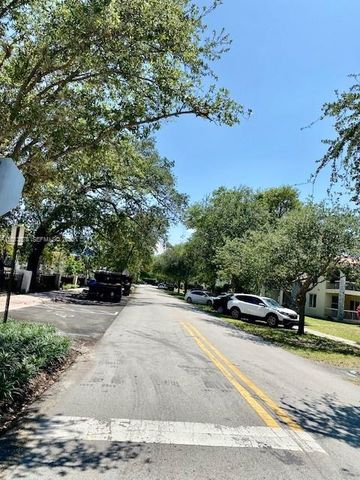 517 Menendez Ave -, Coral Gables, FL 33146