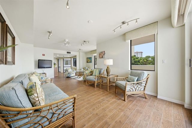 670 ISLAND WAY 807, Clearwater Beach, FL 33767