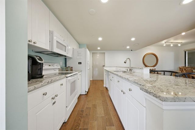 670 ISLAND WAY 807, Clearwater Beach, FL 33767