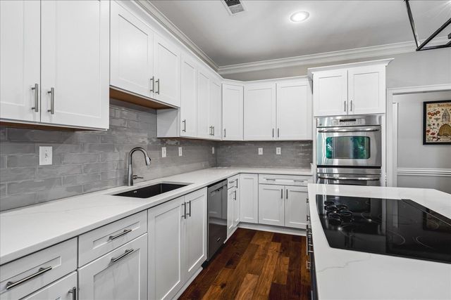 8784 THREE CHIMNEYS DR W, Germantown, TN 38138