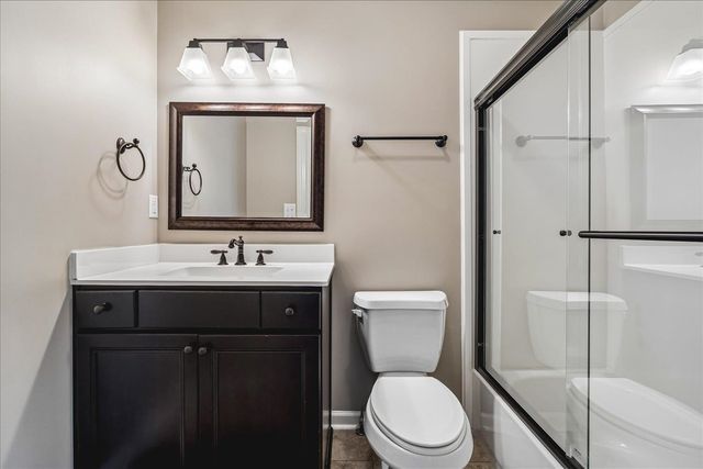 8784 THREE CHIMNEYS DR W, Germantown, TN 38138