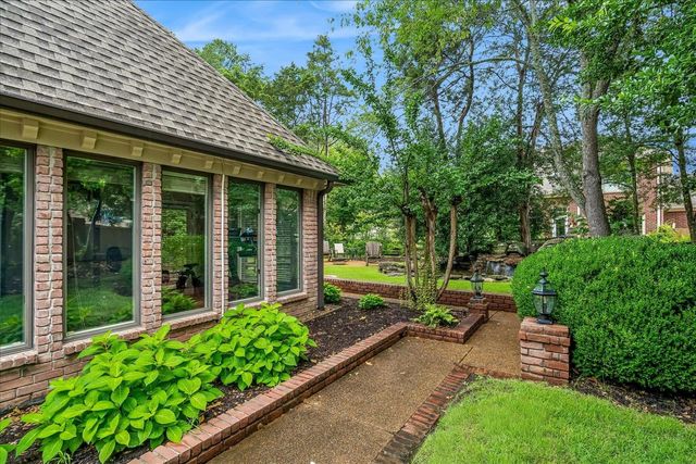 8784 THREE CHIMNEYS DR W, Germantown, TN 38138