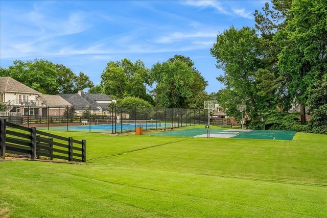 8784 THREE CHIMNEYS DR W, Germantown, TN 38138