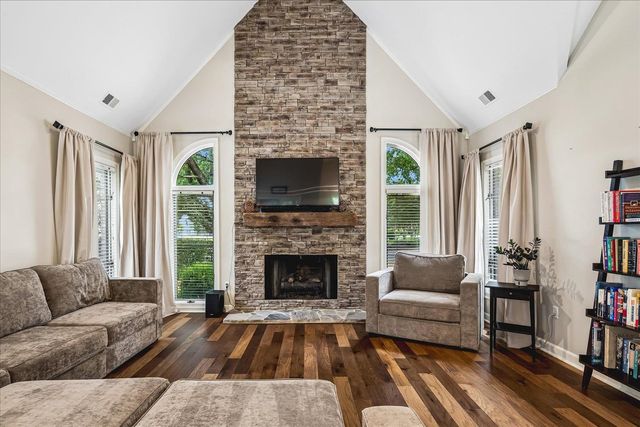8784 THREE CHIMNEYS DR W, Germantown, TN 38138