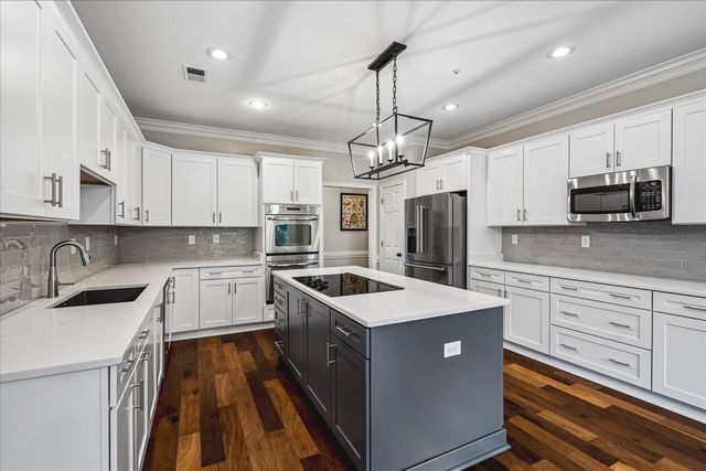 8784 THREE CHIMNEYS DR W, Germantown, TN 38138