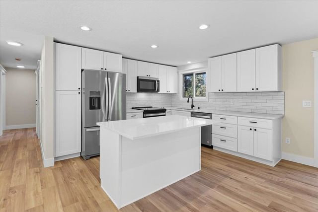 11815 N King Arthur Ct, Spokane, WA 99208