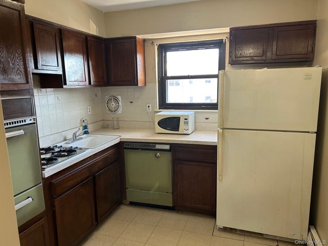 68 Sneden Place 68, Spring Valley, NY 10977