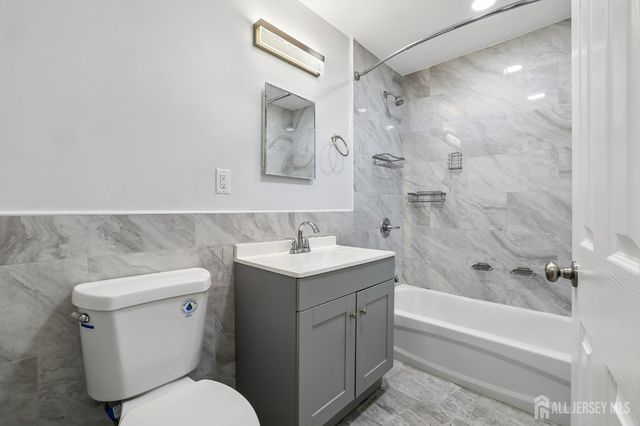 89 Homes Park Avenue, Iselin, NJ 08830