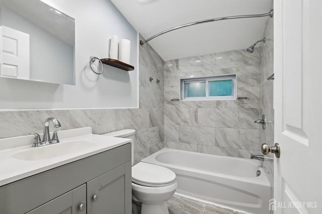89 Homes Park Avenue, Iselin, NJ 08830