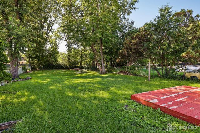 89 Homes Park Avenue, Iselin, NJ 08830