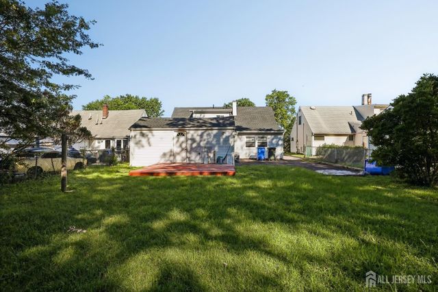 89 Homes Park Avenue, Iselin, NJ 08830
