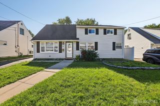 89 Homes Park Avenue, Iselin, NJ 08830