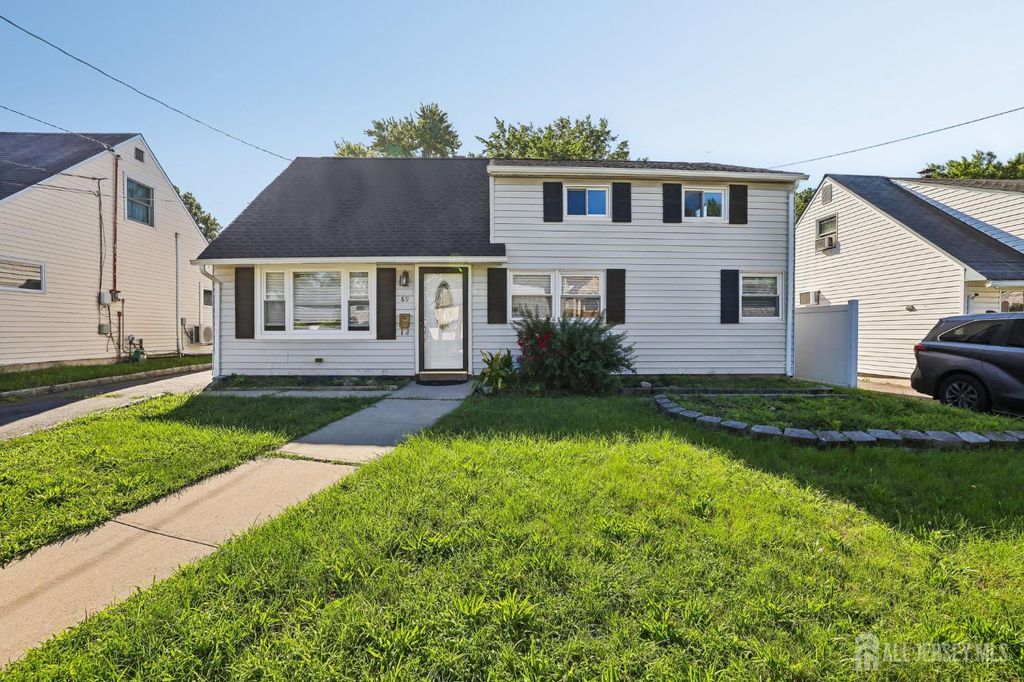 89 Homes Park Avenue, Iselin, NJ 08830