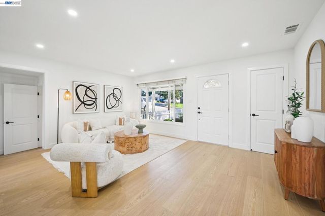 2690 2690 Watson St, Castro Valley, CA 94546