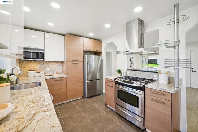 2690 2690 Watson St, Castro Valley, CA 94546