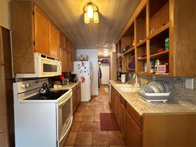 101 NW 7th St, Tuttle, OK 73089