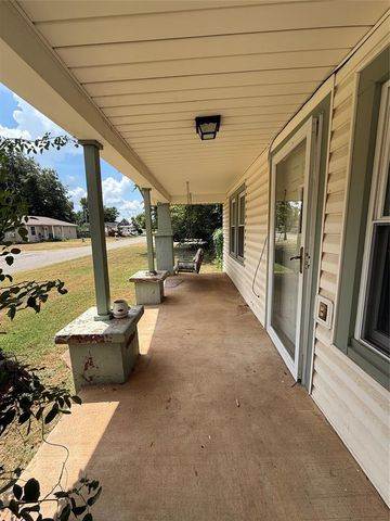 101 NW 7th St, Tuttle, OK 73089