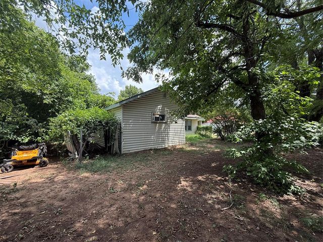 101 NW 7th St, Tuttle, OK 73089