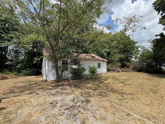101 NW 7th St, Tuttle, OK 73089