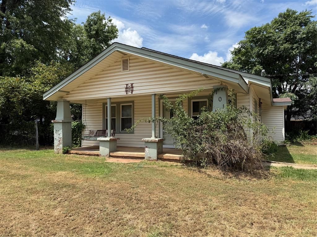 101 NW 7th St, Tuttle, OK 73089