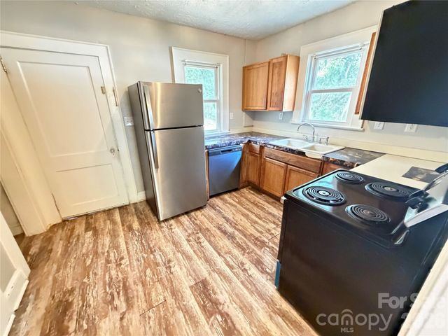 2212 Camp Greene Street, Charlotte, NC 28208