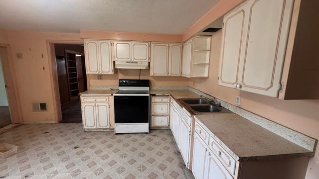 400 N 6th Street, Grand Haven City, MI 49417