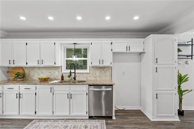 6058 Highland Woods Drive, Mobile, AL 36608