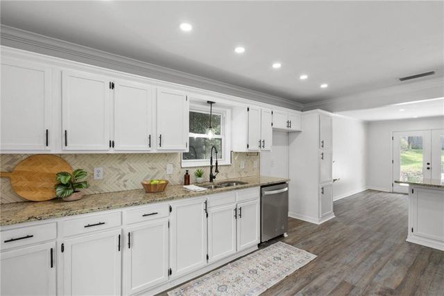 6058 Highland Woods Drive, Mobile, AL 36608