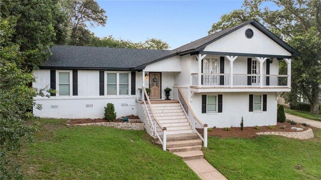 6058 Highland Woods Drive, Mobile, AL 36608
