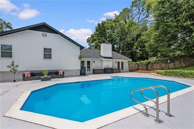 6058 Highland Woods Drive, Mobile, AL 36608