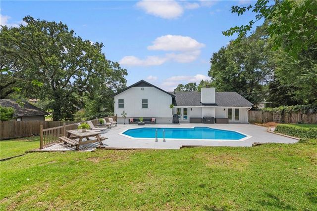 6058 Highland Woods Drive, Mobile, AL 36608