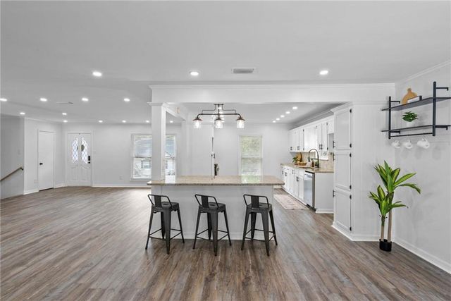 6058 Highland Woods Drive, Mobile, AL 36608
