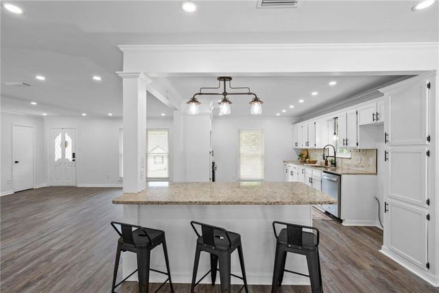 6058 Highland Woods Drive, Mobile, AL 36608