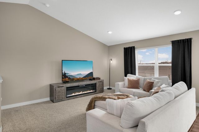 18184 Hartlin Avenue, Lakeville, MN 55044