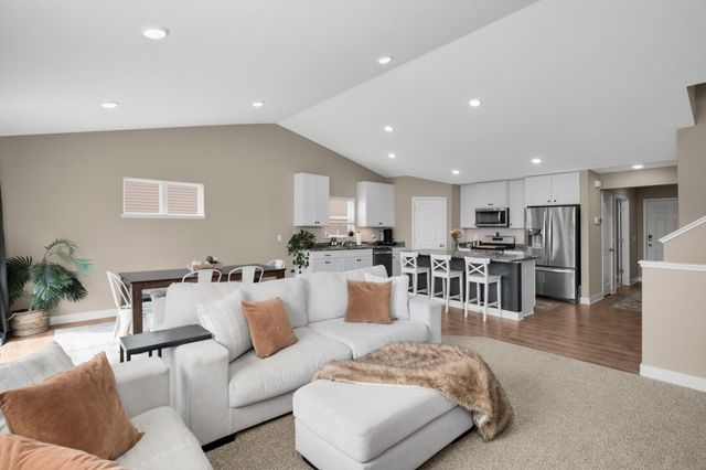 18184 Hartlin Avenue, Lakeville, MN 55044