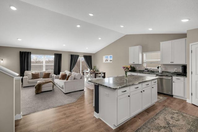 18184 Hartlin Avenue, Lakeville, MN 55044