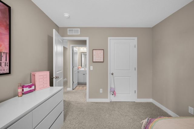 18184 Hartlin Avenue, Lakeville, MN 55044