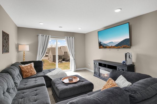 18184 Hartlin Avenue, Lakeville, MN 55044