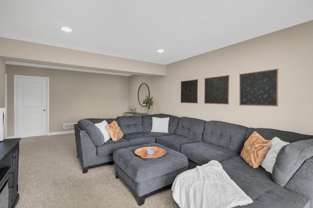 18184 Hartlin Avenue, Lakeville, MN 55044