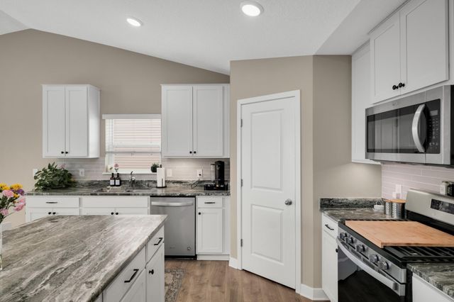 18184 Hartlin Avenue, Lakeville, MN 55044