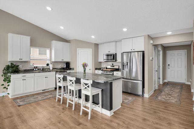 18184 Hartlin Avenue, Lakeville, MN 55044