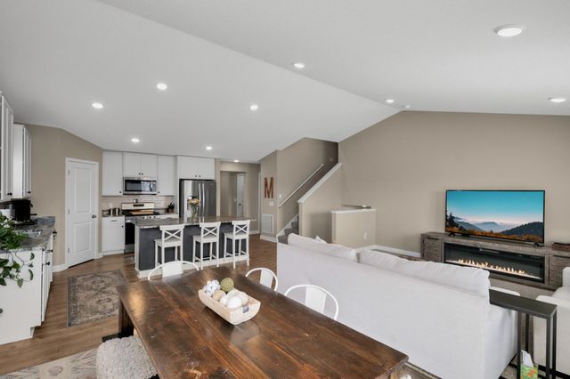 18184 Hartlin Avenue, Lakeville, MN 55044