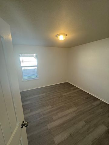 231 Reagor DR, Taylor, TX 76574